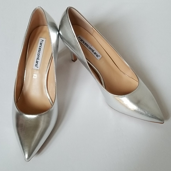 Elegant Silver Italian Leather Heels - Picture 1 of 6